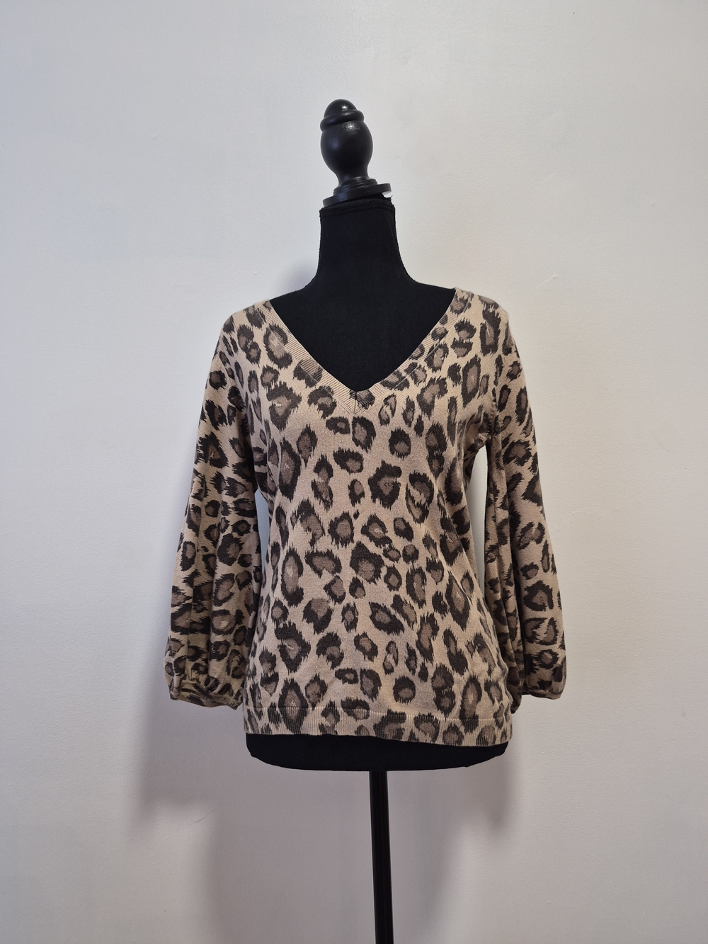 Michael Kors V-Neck Leopard Print Women's Sweater - Light Brown